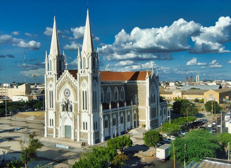 O que fazer em Petrolina (PE): enoturismo no Sertão, orla do São Francisco, onde comer e dicas para negócios
